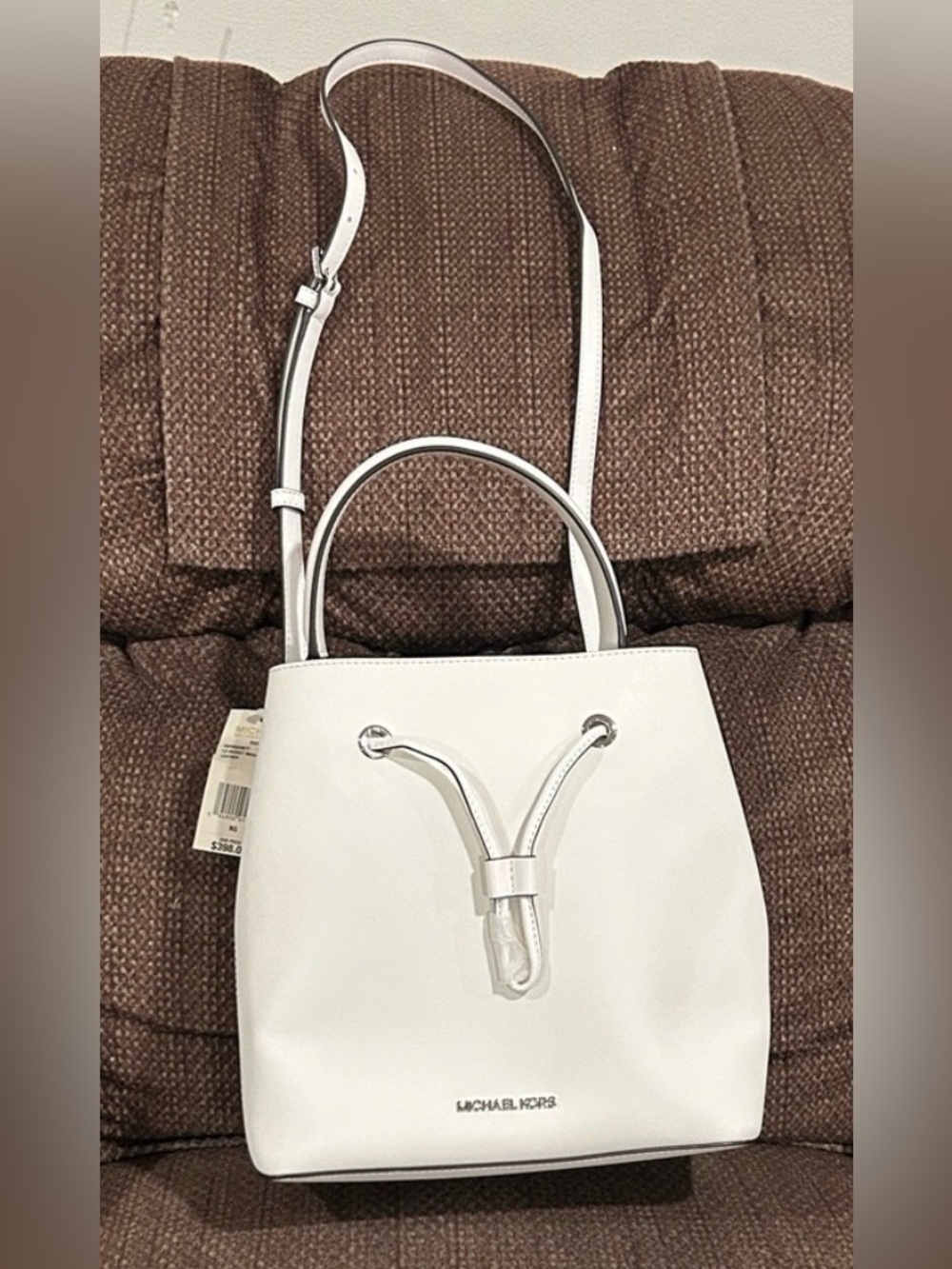 Michael Kors Suri Optic White Large Bucket Messenger Bag. NWT